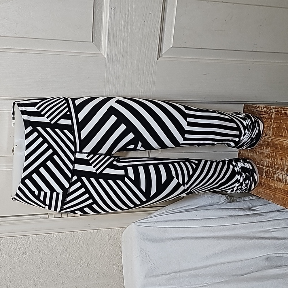 Victoria’s Secret Victoria Sport Knockout Leggings